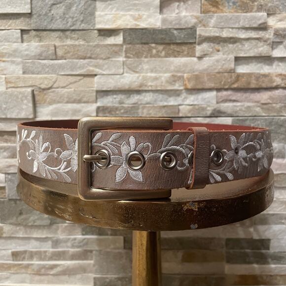 Linea Pelle White Floral Embroidered Leather Belt XL | Brass Buckle Handmade - Picture 1 of 10